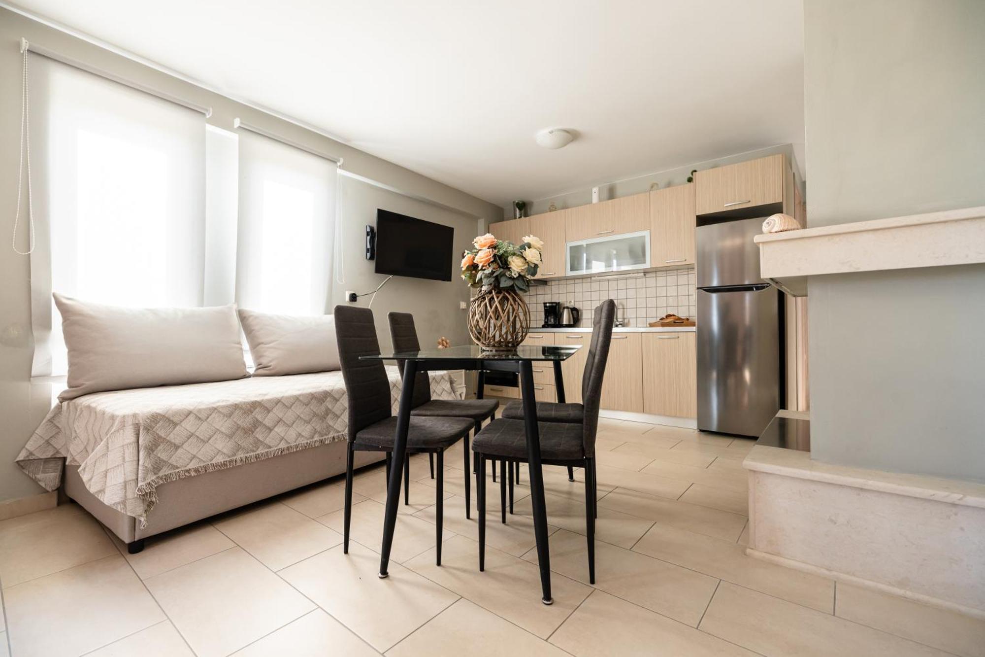 Filippos Apartments Amarynthos Eksteriør billede